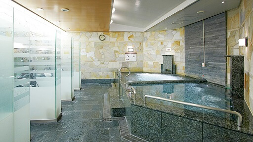 神戸ポートピアホテルのサウナと浴室