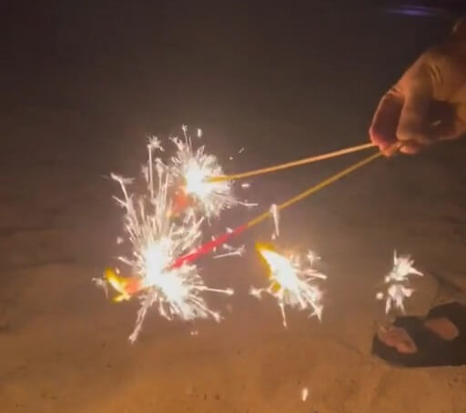 ルネッサンスリゾートオキナワの砂浜での花火①